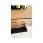 Raztegljiva jedilna miza LEONE hrast . Raztegljiva jedilna miza LEONE je modernega dizajna. Dobavljiva v hrast barvi. Miza je kvalitetna, mizna plošča je