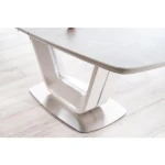 Raztegljiva jedilna miza MANI 4 . Raztegljiva jedilna miza MANI 4 je dobavljiva v sivi mat barvi. Miza je modernega ter elegantnega dizajna, izdelana iz