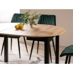 Raztegljiva jedilna miza OLMA . Raztegljiva jedilna miza OLMA je narejena iz laminirane plošče. Vložek 40x102 cm je shranjen ločeno. Dobavljiva je v hrastu