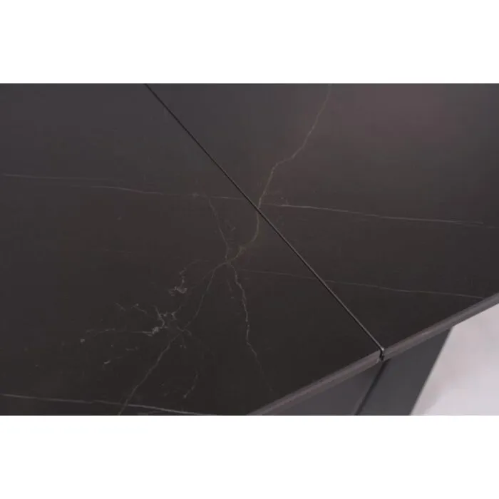 Raztegljiva jedilna miza SALVADOR 1 Raztegljiva jedilna miza SALVADOR 1 . Raztegljiva jedilna miza SALVADOR 1 je moderneega dizajna. Predstavlja praktičnost in sodobni pristop k ureditvi