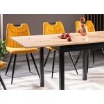 Raztegljiva jedilna miza SUE . Raztegljiva jedilna miza SUE je narejena iz kvalitetne laminirane plošče, v barvi hrasta. Nogice pa so črne barve. Miza je