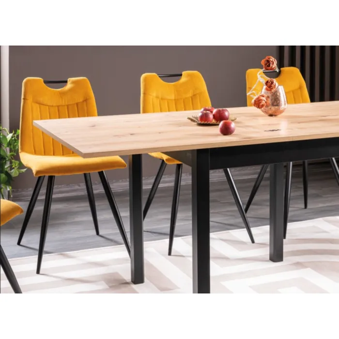 Raztegljiva jedilna miza SUE Raztegljiva jedilna miza SUE . Raztegljiva jedilna miza SUE je narejena iz kvalitetne laminirane plošče, v barvi hrasta. Nogice pa so črne barve. Miza je