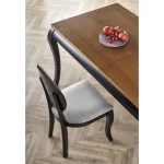 Raztegljiva jedilna miza VIZOR . Raztegljiva miza VIZOR je kakovostna masivna jedilna miza, ki se lahko podaljša za kar 80 cm. V vašem domu nikoli več ne bo