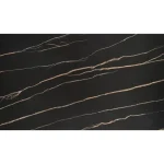 Raztegljiva kuhinjska miza EMA, bo prinesla svežino in eleganco v vaš prostor. Mizna plošča je narejena iz kakovostnega marmorja. Noge so narejene iz