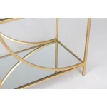 Regal 3P ELENOR, je eleganten kos pohištva, ki popestri vsak prostor. S svojo zlato kovinsko konstrukcijo in steklenimi policami, se prilega vsakemu kotičku