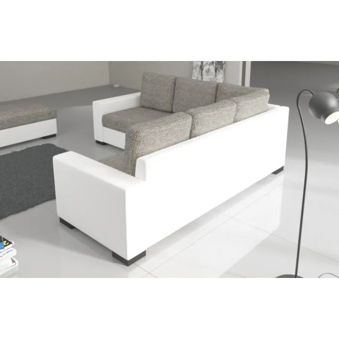 Sedežna garnitura CORY Sedežna garnitura CORY . Sedežna garnitura CORY. Narejena iz kvalitetnih materialov, oblazinjena v kombinaciji umetnega usnja in kvalitetnega tekstila.