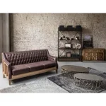 Set 2 klubskih mizic ZAHID . Set 2 klubskih mizic ZAHID je narejen iz aluminija in ima starinski zaključek. V ceno so vključeni dve mizici. Mizice so