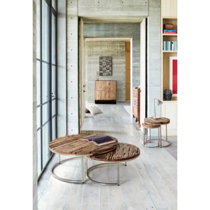 Set 2 nizkih klubskih mizic RAFTER Set 2 nizkih klubskih mizic RAFTER . Set 2 klubskih mizic RAFTER je eleganten in prefinjen kos pohištva, ki se odlično poda v vsak prostor. Imajo kovinski