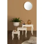 Set 3 klubskih mizic CLORINE v rustičnem slogu vas bo navdušil. Mizice so primerne tako za dnevno sobo, kot tudi dodatek v spalnici. Dobavljive so v beli