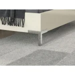 Spalnica KAVAL 2 . Kompletna spalnica KAVAL 2 bo poskrbela za vaš počitek in mir, obenem pa ima veliko prostora za shranjevanje oblačil v garderobni omari