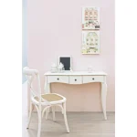 Stol CROSS - bela . Stol CROSS - bela, je eleganten stol, ki popestri vaš prostor ali okolico. Primeren je tako za jedilnice, kmečke turizme ali opremo