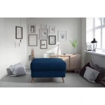 Tabure AGY 1 . Tabure AGY 1 v več barvah je izdelan iz oblazinjenja in ima poševne lesene noge. Vzmet prekrita z dodatno plastjo T30 pene. Polnilo sedeža je