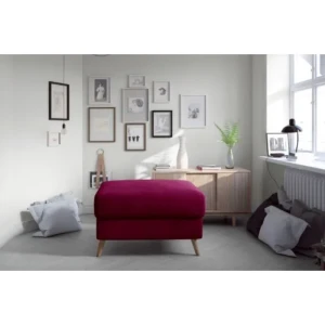 Tabure AGY . Tabure AGY v več barvah je izdelan iz oblazinjenja in ima poševne lesene noge. Vzmet prekrita z dodatno plastjo T30 pene. Polnilo sedeža je