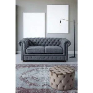 Tabure LORELLA taupe . Tabure LORELLA taupe ima okvir iz borovega lesa in MDF-ja. Prevleka je iz poliestra ki ima žametni učinek. Material: - Borov les - MDF