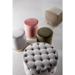 Tabure LUCILLA ANTIK zelena . Tabure LUCILLA ANTIK zelena ima strukturo iz borovega lesa in MDF-ja, podnožje je barvano v zlato barvo. Prevleka je iz