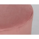 Tabure LUCILLA roza . Tabure LUCILLA roza ima strukturo iz borovega lesa in MDF-ja, podnožje je barvano v zlato barvo. Prevleka je iz poliestra, ki daja