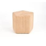 Tabure XAVIER . Tabure XAVIER je primeren za vsak prostor. Dobavljiv je v bež ali sivi barvi. Narejen je iz tkanine. Dimenzije: - Š: 45 cm - V: 40 cm - G :