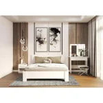 Toaletna miza KIRA je eleganten kos pohištva, ki popestri vaš prostor. Njen poseben dizajn vas bo navdušil, saj prinese vašemu prostoru eleganco in