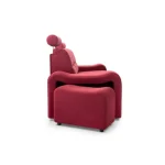 KARTAGENA je moderen in eleganten raztegljiv trosed iz kakovostne tkanine. Trosed ima prostor za shranjevanje posteljnine. Vzglavje je nastavljivo po višini.