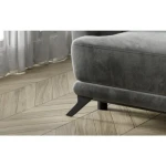 Trosed LAJLA 4 . Trosed LAJLA 2 ima enostavno obliko, nezapletene in občutljive šive, ki jih ni moči čutiti med počitkom. Visoki nasloni za roke