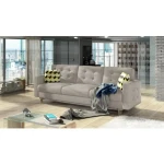 Trosed MIJA 2 . Trosed MIJA 2 je trosed s stilom skandinavskega sloga. Dobavljiva je v kvalitetnem blagu. Trosed ima pomožno ležišče in predal, je vzmeten