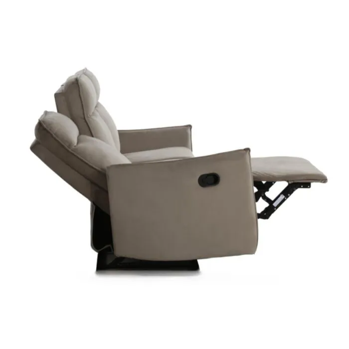 Trosed TRAVIS 3 - temno bež Trosed TRAVIS 3 - temno bež . Trosed TRAVIS 3 - temno bež, je eleganten kos pohištva, ki popestri vaš prostor. Zaradi svojega videza, da prostoru poseben