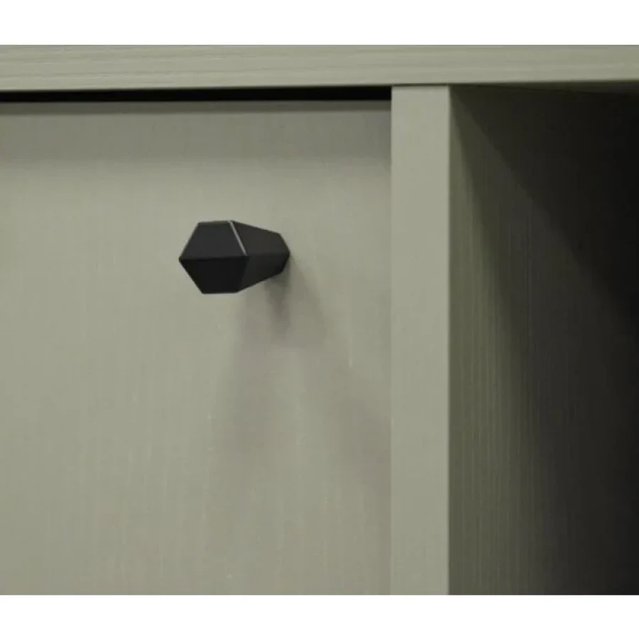 TV omarica TOMI 1 . TV omarica TOMI 1 je prava izbira za sodobne in elegantne prostore. Narejena iz kakovostne laminirane plošče debeline 16 mm, zagotavlja