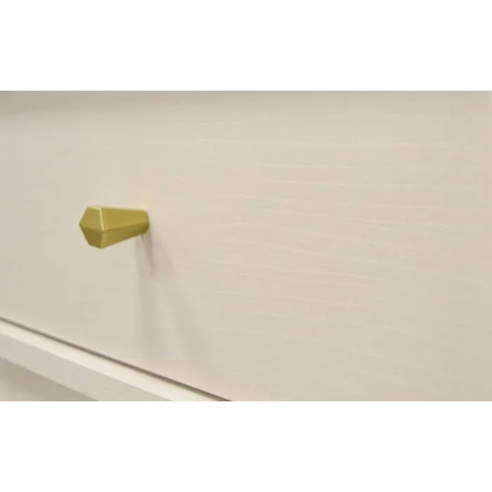 TV omarica TOMI TV omarica TOMI . TV omarica TOMI je prava izbira za sodobne in elegantne prostore. Narejena iz kakovostne laminirane plošče debeline 16 mm, zagotavlja