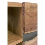 TV regal 2A ARON . TV regal 2A ARON ima okvir iz lesa in jeklene noge, vrata imajo kovinski vložek. Dimenzije: širina: 160cm globina: 44cm višina: 65cm