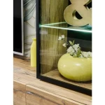 TV regal ALIZA . TV regal ALIZA je narejen iz kvalitetne laminirane plošče s sistemom push- click za odpiranje. Sestavljen je iz treh ločenih visečih