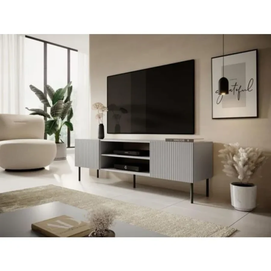 TV regal ASANA . TV regal ASANA, je eleganten in sodoben kos pohištva, izdelan iz laminirane iverne plošče in MDF-ja, s trdnimi kovinskimi nogami. V barvni