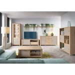 TV regal COCKA . TV regal COCKA je narejen iz kvalitetne laminirane plošče, debeline 16 - 22 mm. Vsebuje tempirano steklo ter LED osvetlitev. Noge so iz