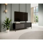 TV regal FIFIJA 153, je eleganten kos pohištva, ki popestri vaš prostor s svojim luksuznim dizajnom. Narejen je iz kakovostnih materialov v črni barvi.