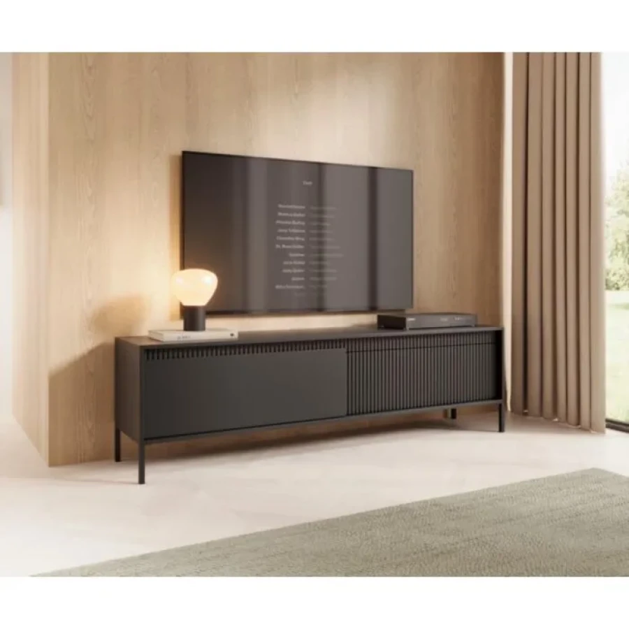 TV regal FIFIJA . TV regal FIFIJA, je eleganten kos pohištva, ki popestri vaš prostor s svojim luksuznim dizajnom. Narejen je iz kakovostnih materialov v