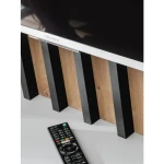 TV regal HOLI . TV regal HOLI je regal mimo katerega noben ljubitelj minimalističnega stila ne bo šel ravnodušno. Je kombinacija preproste in vizualno