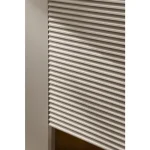 TV regal MINIKA je izdelan iz iverne plošče debeline 16 mm in MDF-ja, ponuja idealno kombinacijo funkcionalnosti in estetike. Z elegantnimi robovi iz ABS