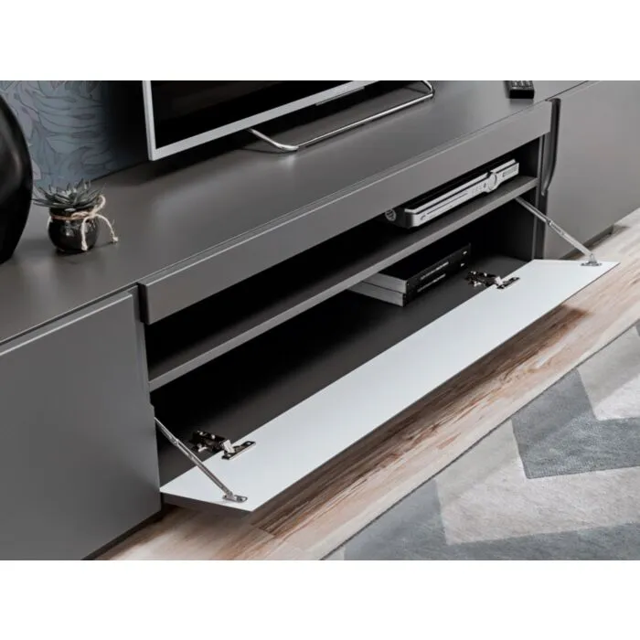 TV regal SONIC TV regal SONIC . TV regal SONIC je narejen iz kvalitetnih materialov, dobavljiv v dveh različnih barvah. Korpus je iz laminirane plošče 16 mm debeline,