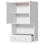 Visoka komoda LINA . Visoka komoda LINA je eleganten predalnik z dvema vratama, polico za knjige ter prostoren in lahko dostopen predal. Zlije se v vsak