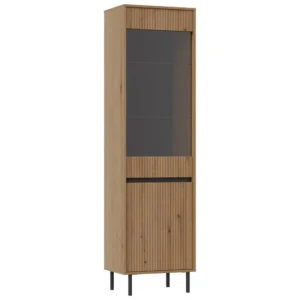 Visoka vitrina MILI hrast . Visoka vitrina MILI hrast je elegantna in funkcionalna izbira za vsak dom. Korpus je izdelan iz kakovostne laminirane plošče