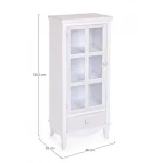 Vitrina 1A-1C CHARLENE je narejena iz MDF-ja in ima gumbe iz polismole. Gumbi vitirine so v oblliki srca, kar še posebaj popestri celoten izgled. Vitrina je