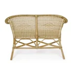 Vrtna klop 2P INES ima okvir iz ratana. Priporočljivo je da se ne izpostavlja neposredno na sonce ali slabo vreme. Material: - Ratan Dimenzije: širina: 109cm