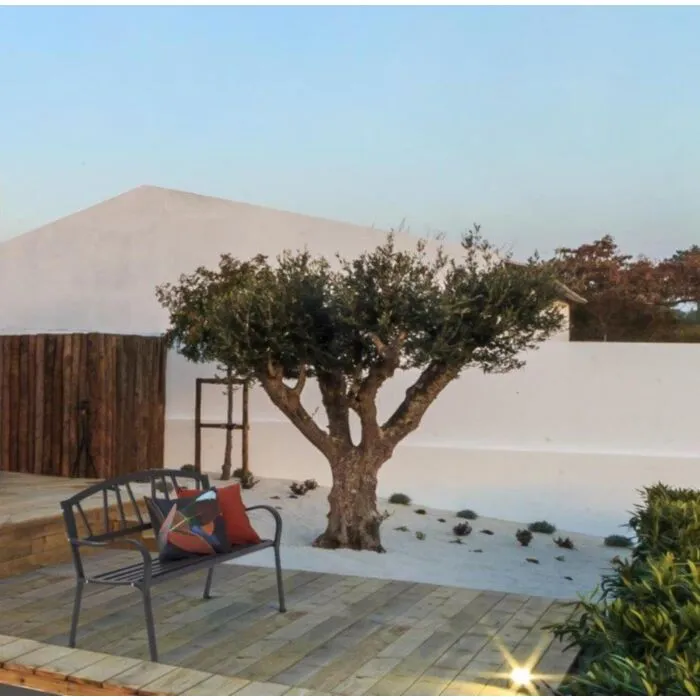 Vrtna klop JANELLE antracit Vrtna klop JANELLE antracit . Vrtna klop JANELLE antracit je narejena iz jekla z mat zaključkom. Material: - Jeklo Barva: - Antracit Dimenzije: širina: 123cm