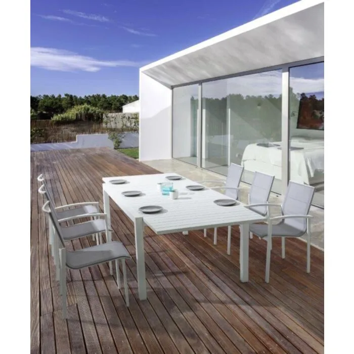 Vrtna miza PELAGIUS BELA Vrtna miza PELAGIUS BELA . Vrtna miza PELAGIUS BELA iz aluminija. Miza je raztegljiva. Noge ima nastavljive. Barva: - Bela Material: - Aluminij Dimenzije: