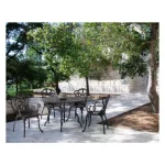 Vrtna miza VICTORIA antracit 110D . Vrtna miza VICTORIA antracit 110D. Miza je narejena iz aluminija. Barva: - Antracit Material: - Aluminij Dimenzije: