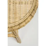 Vrtna mizica INES ima okvir iz ratana. Priporočljivo je da se ne izpostavlja neposredno na sonce ali slabo vreme. Material: - Ratan Dimenzije: širina: 80cm