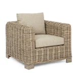 Vrtni fotelj FORTALEZA . Vrtni fotelj FORTALEZA ima okvir iz lesa in tkanja. Blazine s snemljivo prevleko za notranjo uporabo (55% bombaž, 45% poliester).