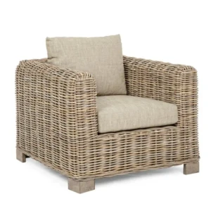 Vrtni fotelj FORTALEZA . Vrtni fotelj FORTALEZA ima okvir iz lesa in tkanja. Blazine s snemljivo prevleko za notranjo uporabo (55% bombaž, 45% poliester).