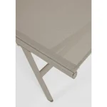 Vrtni ležalnik ARENT taupe . Vrtni ležalnik ARENT taupe ima jekleno konstrukcijo, sedež in naslon sta iz tekstila. Naslon se lahko spremeni v 4 različne