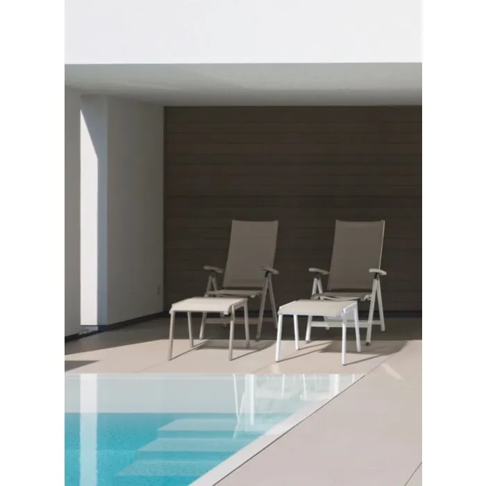 Vrtni stol VICTOR GK51 taupe . Vrtni stol VICTOR GK51 taupe ima aluminjasti okvir, prašno barvan (poliester). Sedež in hrbet sta iz tekstila. Hrbet lahko