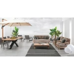 Vrtni trosed BALI - FSC . Vrtni trosed BALI - FSC je narejen iz tikovega lesa, končna barva je na vodni osnovi. Blazine z odstranljivo prevleko so narejene iz